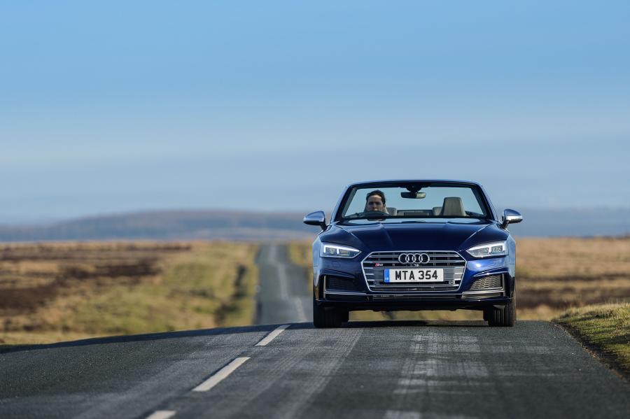  Audi S5 Cabriolet 2017 года  (UK) (фото 28 из 40)